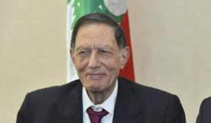 إشتكى من 