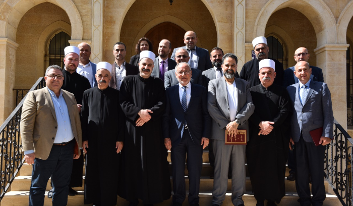 الحلبي جال على مدارس الشحار الغربي في عاليه<br />
واطلع ميدانيًا  على الحاجات