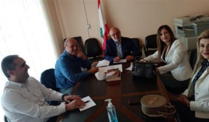 شهيّب عرض ولجنة الاساتذة المستعان بهم لقضية عدم قبض مستحقاتهم