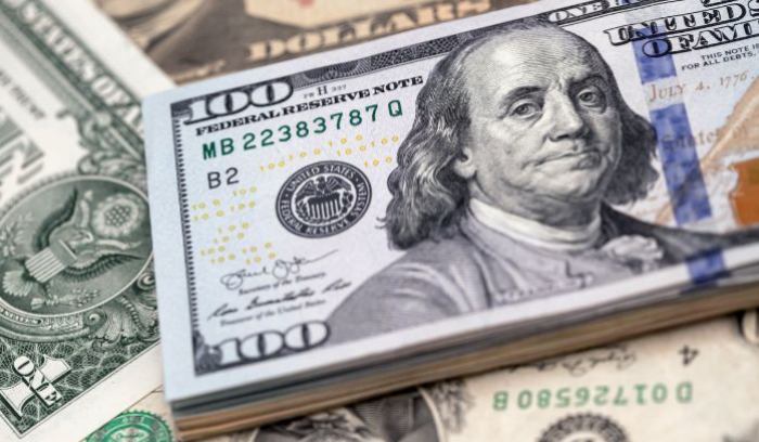 على أي سعر اقفل الدولار؟