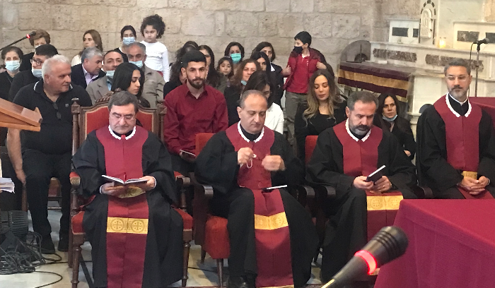رعية البترون احتفلت برتبة سجدة الصليب <br />
الاب حرب :  الإساءة في استعمال السلطة هو فساد
