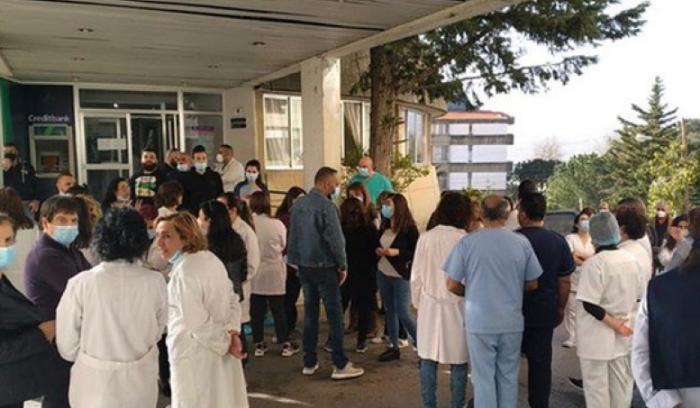 موظفو مستشفى السان جورج - عجلتون أعلنوا الإضراب المفتوح…