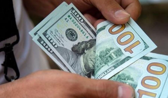 على اي سعر يتم التداول بالدولار ؟