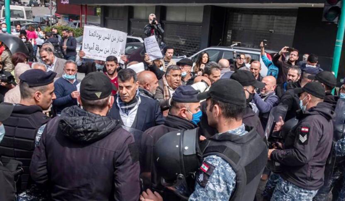 «عضّ أصابع» بين الرئاسات .. وميقاتي يلوّح بالاستقالة ويطويها<br />
إصرار حكومي على تمرير «الكابيتال» في مجلس الوزراء اليوم.. وبعثة الصندوق تنتظر في بيروت