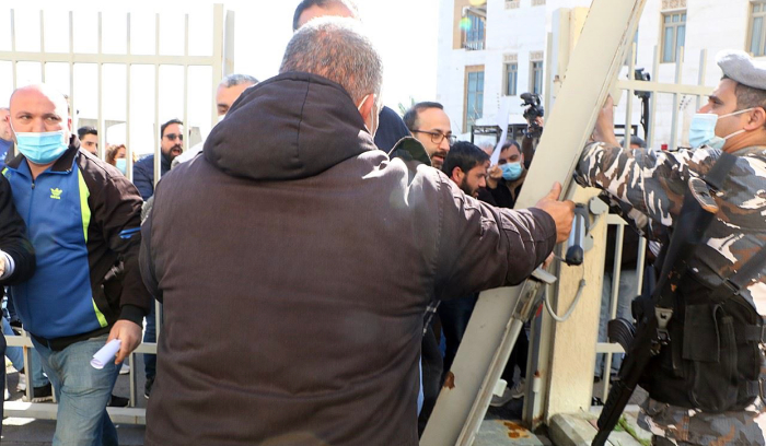 إسقاط “مسرحي” يرحّل الكابيتال كونترول مجدداً