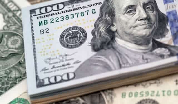على أي سعر أقفل الدولار؟