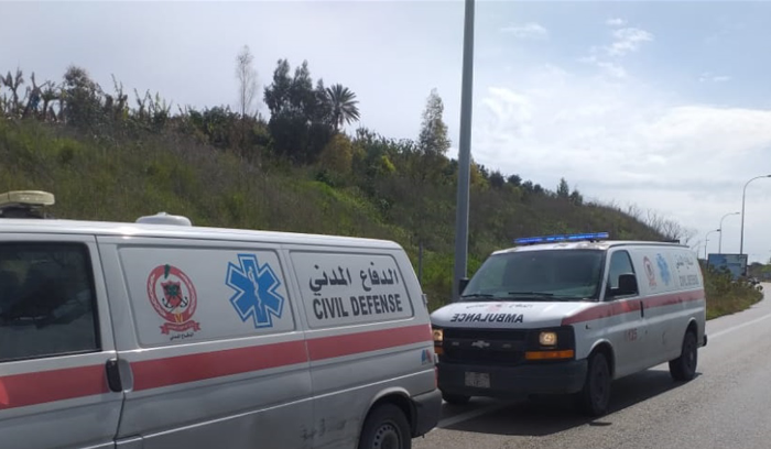 العثور على شاب مرمي في مجرى المياه على اوتوستراد صور