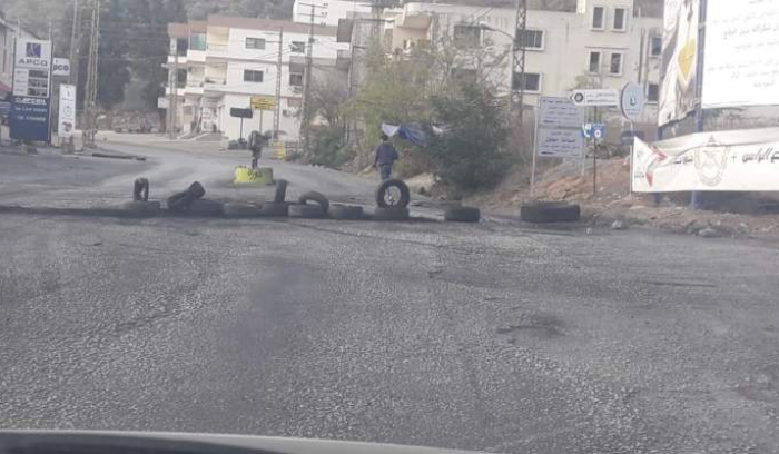 محتجون قطعوا طريق بلدة الشيخ عياش العكارية