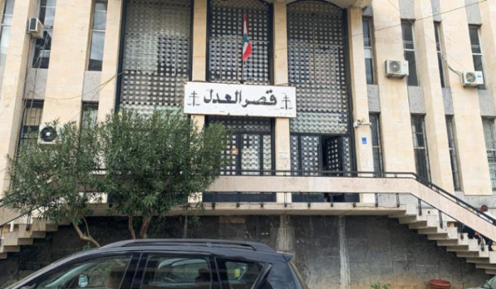 المصارف اللبنانية تهدد بالإقفال رداً على نزاعها مع القضاء<br />
توقيف شقيق حاكم «المركزي» وحجز ممتلكات مصرف سادس
