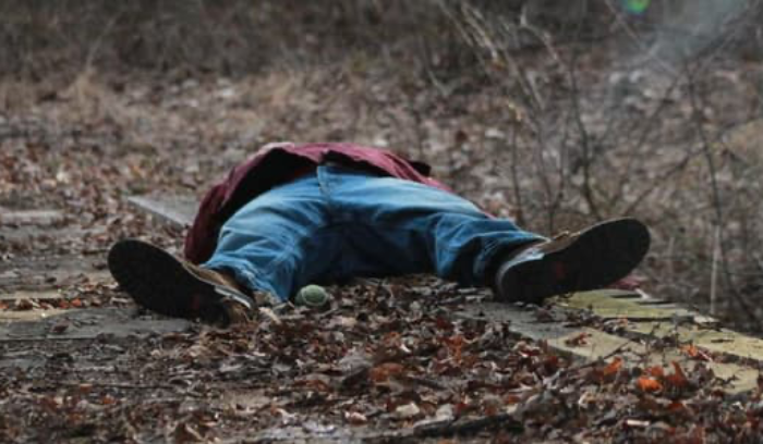 العثور على جثة ملقاة على الصخور في الصفرا