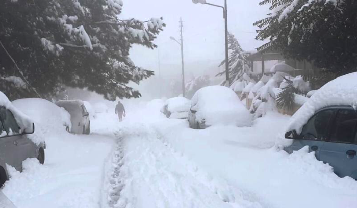 إنقاذ عائلة احتجزت في الثلوج