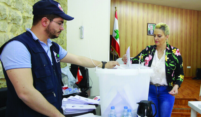 «الميغاسنتر» مسرحية.. وقنابل دخانية لإمرار تأجيل الإنتخابات