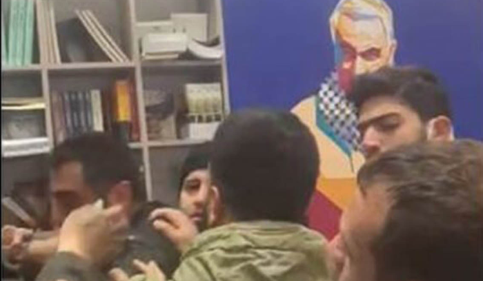 الميغاسنتر» تكشف المستور: مَن يتجرّع كأس التأجيل<br />
مجلس الوزراء ضائع بين السراي وبعبدا.. و«صورة إيرانية» تهز معرض الكتاب..