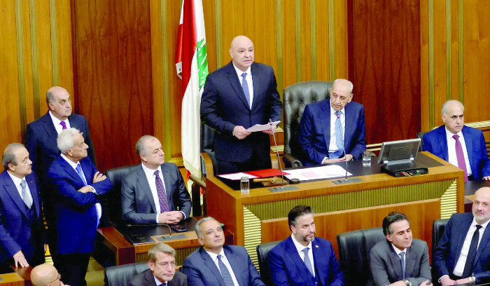 دعوات في لبنان لفصل النيابة عن الوزارة<br />
توجّه لاعتماده رغم أن الدستور لا يمنع الجمع بينهما