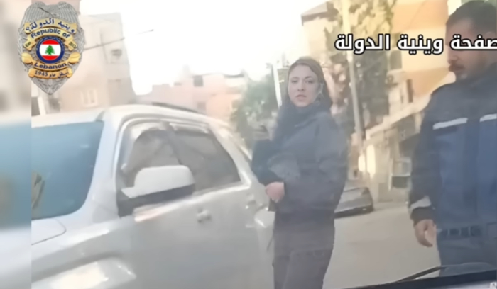 بالفيديو - فتاة تقفل الطريق في الضاحية الجنوبية …هذا ما حصل