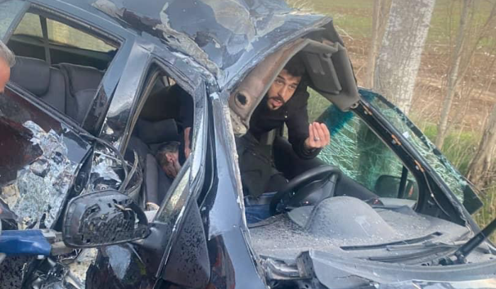 جريح  في حادث سير على طريق عام عميق
