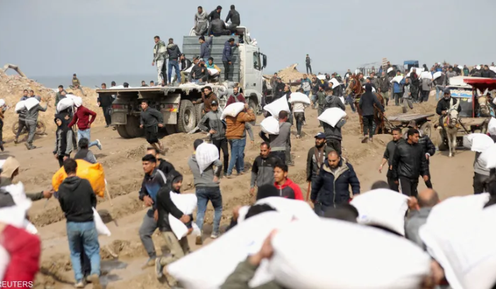 الاف النازحين يبدأون بالعودة الى منازلهم في غزة