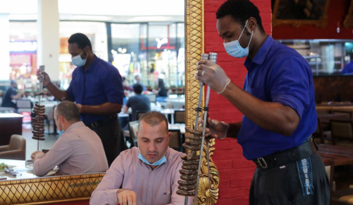 ‏⁧‫الإمارات‬⁩ تلغي إلزامية استخدام ⁧‫الكمامات‬⁩ في الأماكن المفتوحة