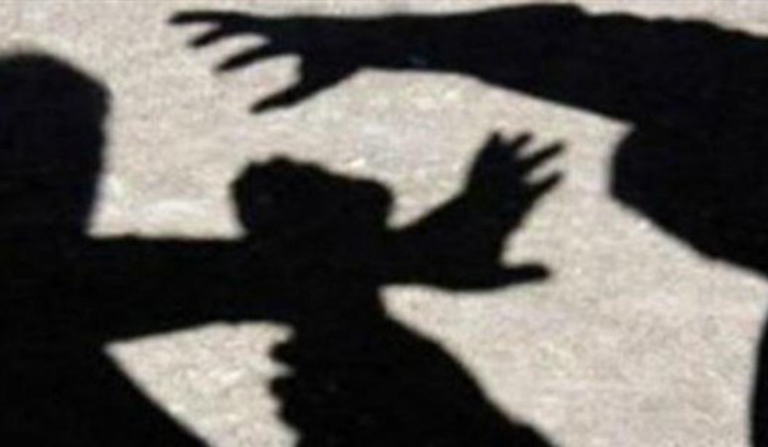 شرطي بلدي اعتدى بالضرب على طفل