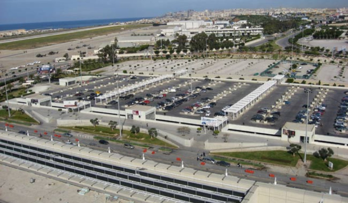 إطلاق المزايدة لإدارة وتشغيل مواقف السيارات بالمطار