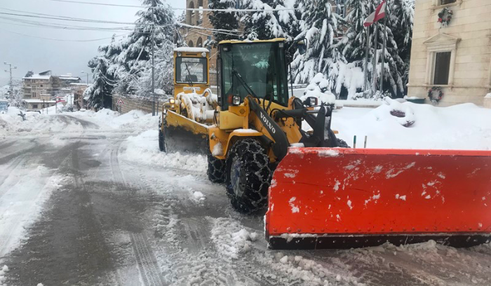 طقس عاصف السبت: أمطار وثلوج ورياح