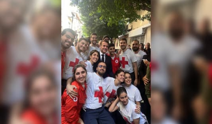 ماكرون يلتقي متطوعي الصليب الأحمر