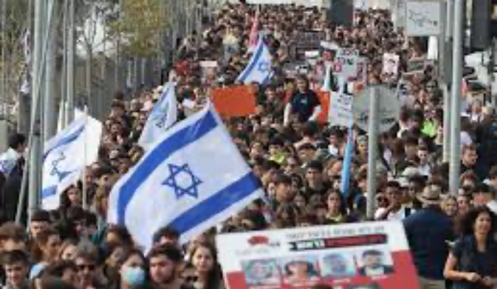 القناة 12: عائلات الأسرى الإسرائيليين تلقت قائمة بأسماء 33 مخطوفا سيعودون في إطار المرحلة الأولى من الصفقة