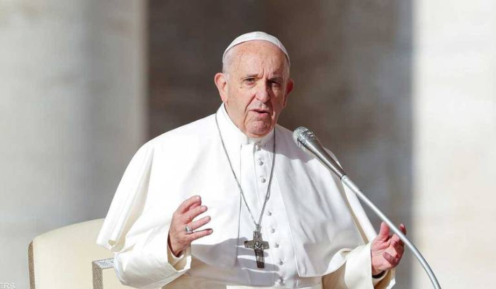 الفاتيكان: البابا فرنسيس يسقط ويصاب في ساعده الأيمن