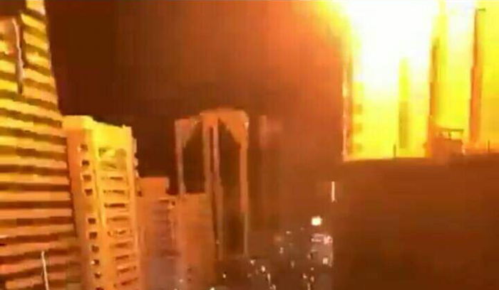 حريق في بناية في شارع حمدان في أبو ظبي