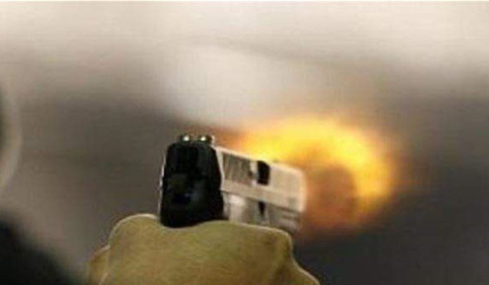وفاة شخص وإصابة آخر برصاص مجهولين