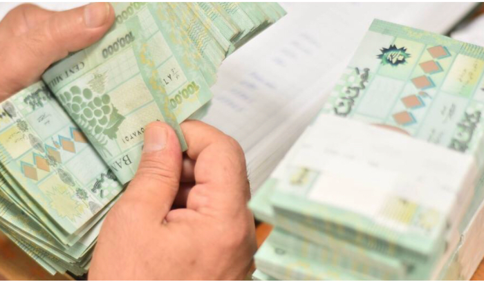 موظفو القطاع العام يتوقون لصرف مساعدات أقرتها الحكومة<br />
تدنّت قيمة رواتبهم مع انهيار سعر الليرة اللبنانية مقابل الدولار