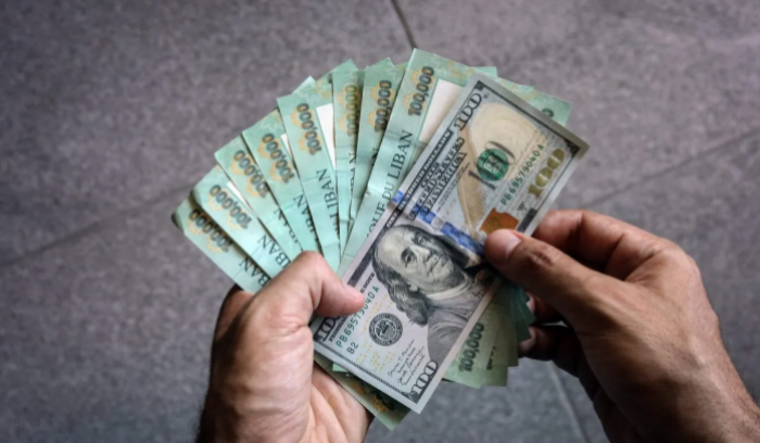 على أي سعر اقفل الدولار؟