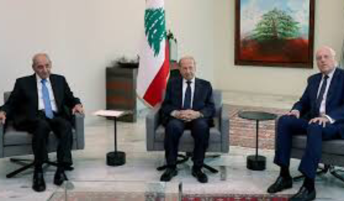 لقاء متوقع للرؤساء عون وبري وميقاتي.. ومصادر: مخاطر ستواجه لبنان حال عدم التفاعل معها<br />
الرئاسات الثلاث تبحث المبادرة الكويتية.. والردّ قبل السبت