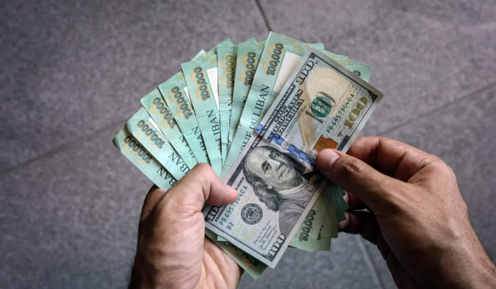 على أي سعر أقفل الدولار؟