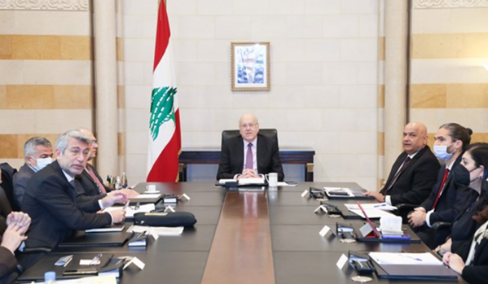 بعد الحريري وسلام.. ميقاتي والمشنوق على خط العزوف عن الترشح للانتخابات<br />
مشروع الموازنة وزع على الوزراء والمناقشة الإثنين.. وجدول أعمال مجلس الوزراء 56 بنداً ولا تعيينات