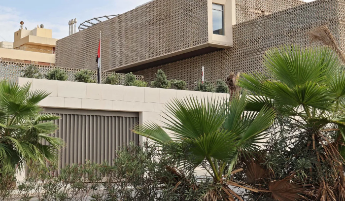 وفد إماراتي في بيروت لإعادة فتح السفارة... عودة خليجية الى لبنان وترتيب العلاقات