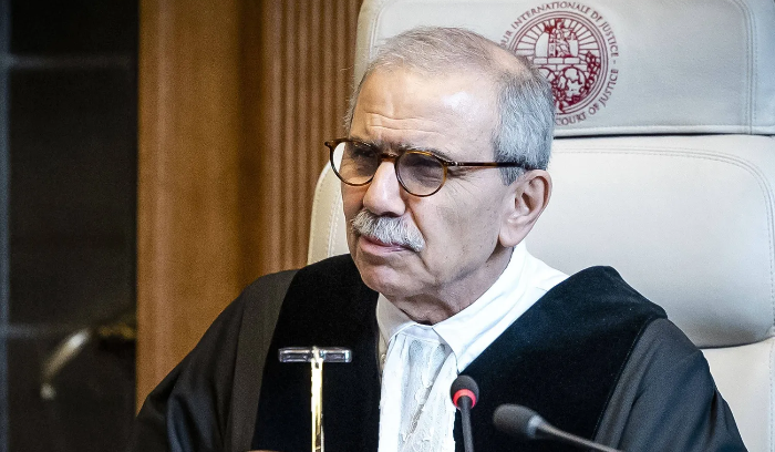 نواف سلام لتشكيل حكومة لبنان بعد جهود قلبت «المقاييس»<br />
«حزب الله» اتّهم الأفرقاء الآخرين بـ«الإلغاء»... وعون يتمنى «تأليفاً سلساً»