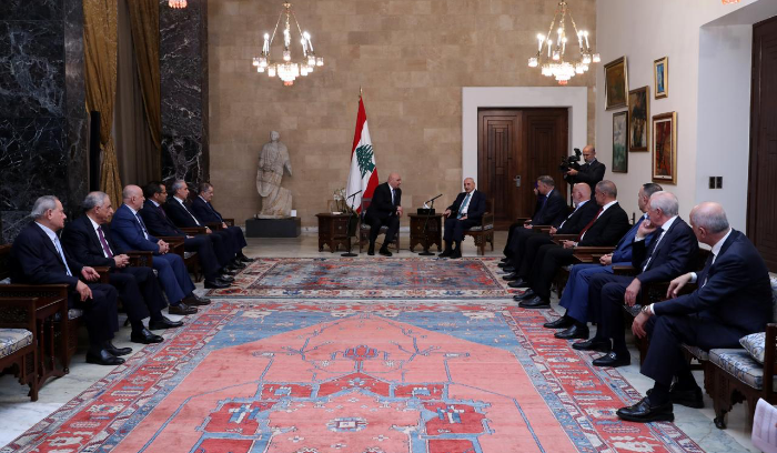 «الإثنين الكبير»: نواف سلام رئيساً لحكومة الوفاق والتغيير<br />
<br />
مشاركة الثنائي تحسم اليوم في اللقاء الثلاثي.. وعتب شيعي على الحلفاء والخصوم