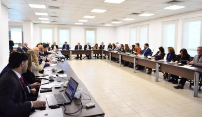 الحلبي: وزارة التربية تعمل بنشاط على إعادة بناء مناهجها الدراسية