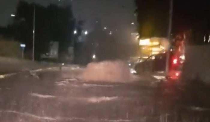 بالفيديو - غرق جسر الباشا بالمياه