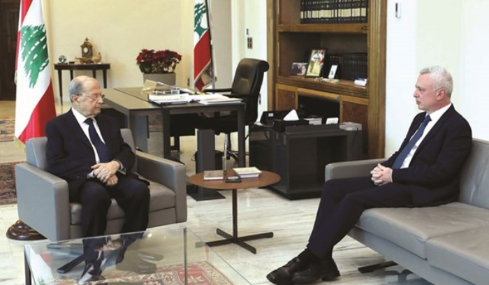 دعوة الرئيس تتلقى رسالة دعم فرنسية.. و«القوات» تفضله في مجلس النواب بدلاً من بعبدا.. وترقب فوضى أمنية غداً الخميس مع إضراب النقل العام<br />
نصف حوار ونصف صورة.. فرنجية يقاطع فهل يكتفي عون بالمشاورات؟!