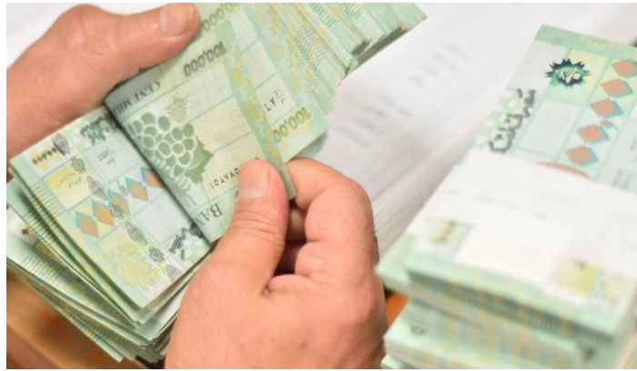 على أي سعر أقفل الدولار؟
