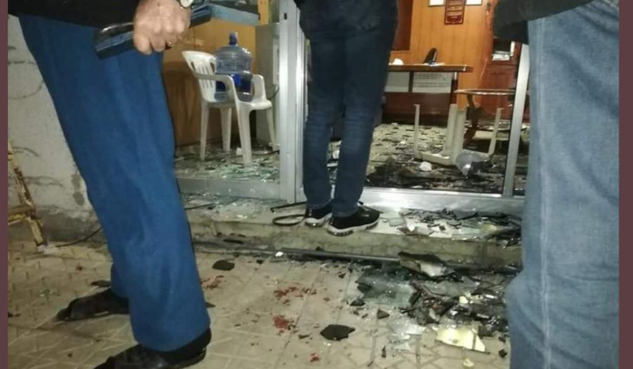 تحطيم مكتب صاحب مولد كهربائي بعد قيامه بتسعير فواتيره بالدولار