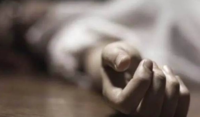 4 أشخاص من عائلة واحدة لقوا حتفهم في منزلهم ليلا