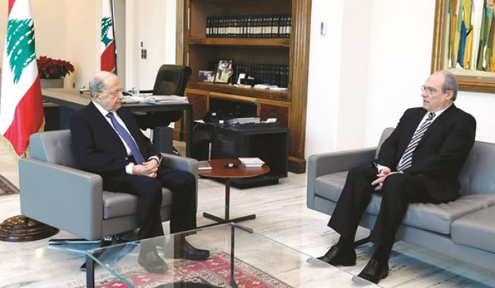 الرئيس سليمان يدعو عون لإعلان حياد لبنان ..والسنيورة يستغرب قول عون إنه يكره التعطيل!<br />
كالعادة.. اللبنانيون يستقبلون العام الجديد بحكومة معطلة وكباش بين عون وبري حول الدورة الاستثنائية لمجلس النواب