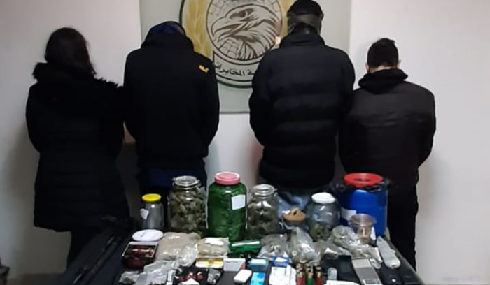 الجيش: توقيف أشخاص في منطقة نيو سهيلة لإقدامهم على تعاطي المخدرات وحيازتها