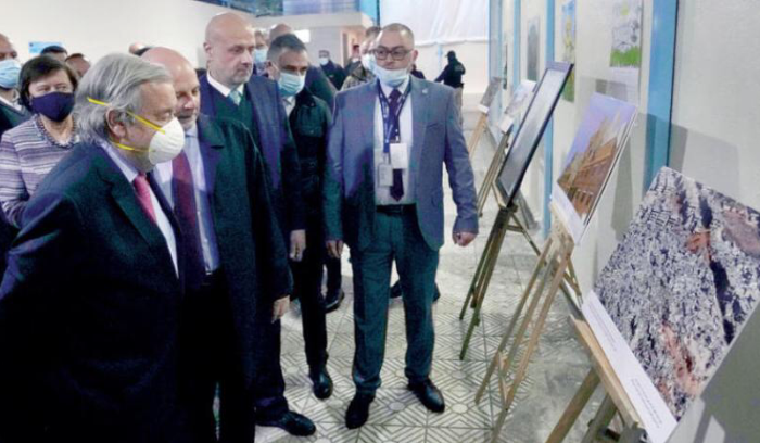 غوتيريش يلقي تبعة الأزمة «على اللبنانيين جزئياً»... وعلى قوى خارجية<br />
وقف دقيقة صمت عند «نقطة الانفجار» في مرفأ بيروت حداداً وطالب بـ«المساءلة»