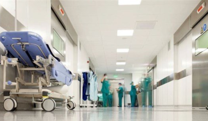 التعرض للطاقم الطبي في مستشفى طرابلس الحكومي بعد وفاة مريضة بكورونا