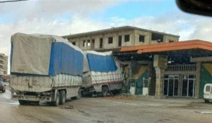 شاحنة تجتاح مبنى!