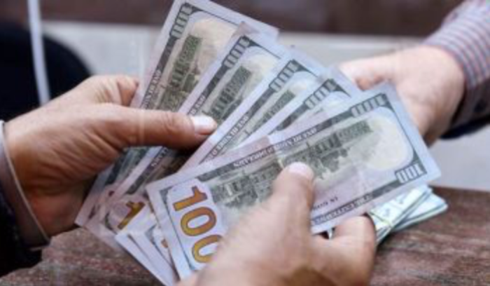 كيف يتم التداول بسعر صرف الدولار؟